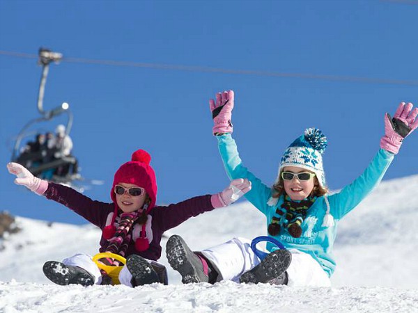 Kids op de slee in Chatel