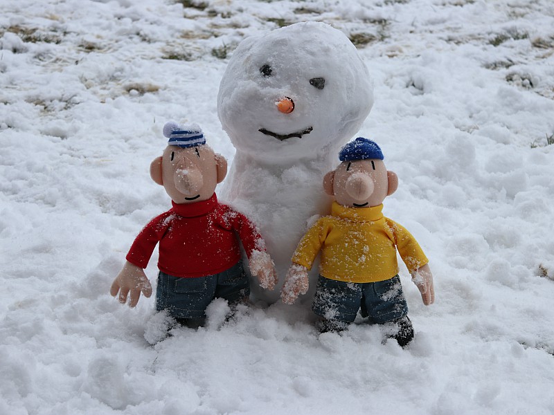 De buurmannen in de sneeuw