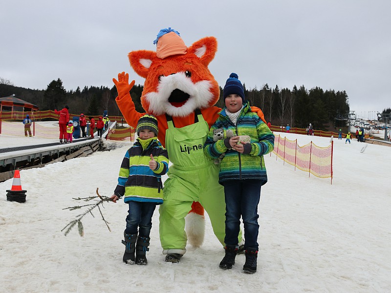 Fox de Vos, de mascotte van de skischool in Lipno!