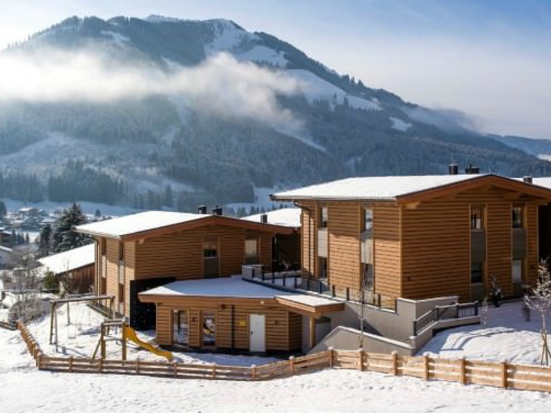 speeltuin voor Resort Tirol met sneeuw
