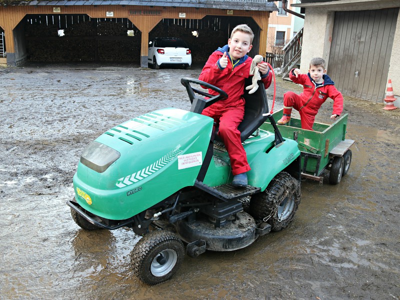De kindertractor van boerderij Matlschweiger