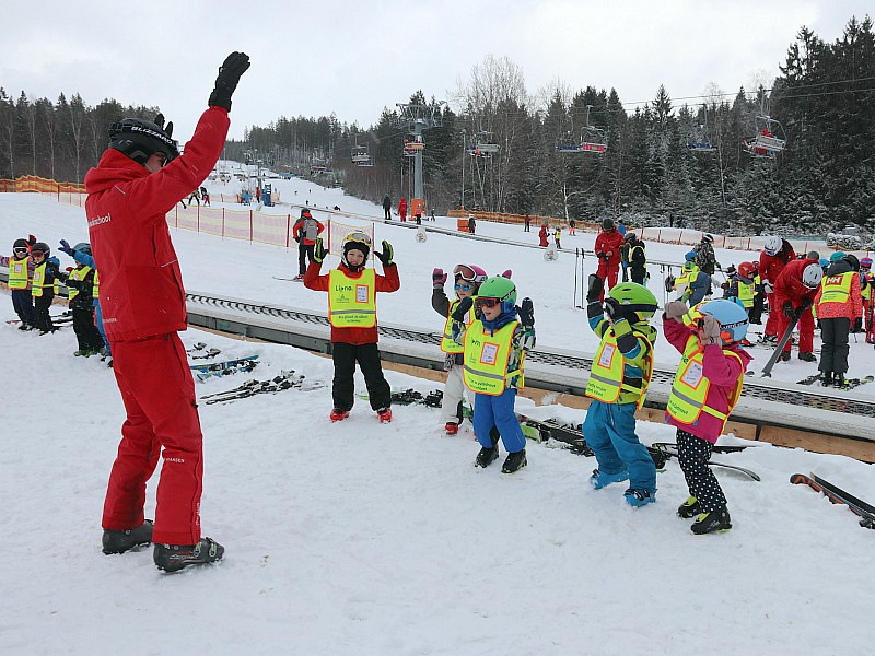 Skiles in het skigebied Lipno