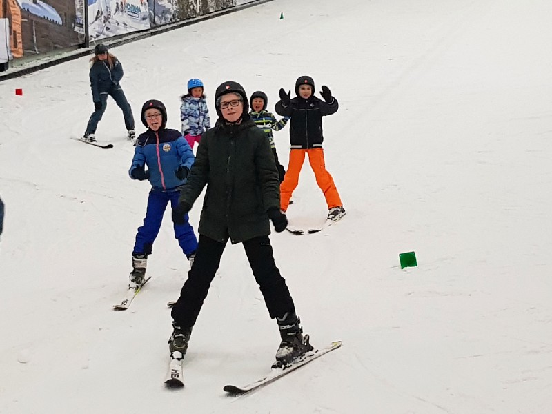 Zeb, Tycho en Max op skiles bij Center Parcs de Kempervennen.