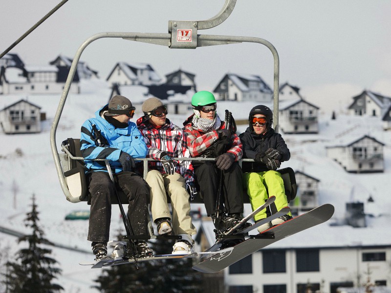 De skilift met uitzicht op Landal Winterberg